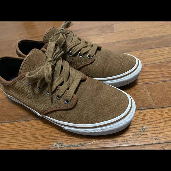 Vans ( Tan snake skin vans - limited style ) 9 - Picture 3 of 5